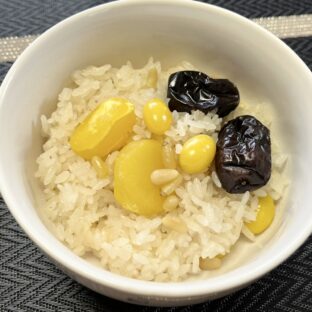 食欲そそる黄金色！はちみつもち米ごはん